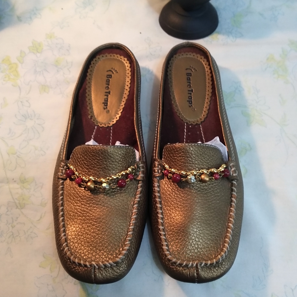 BareTraps in women's slipon sz 7.5M